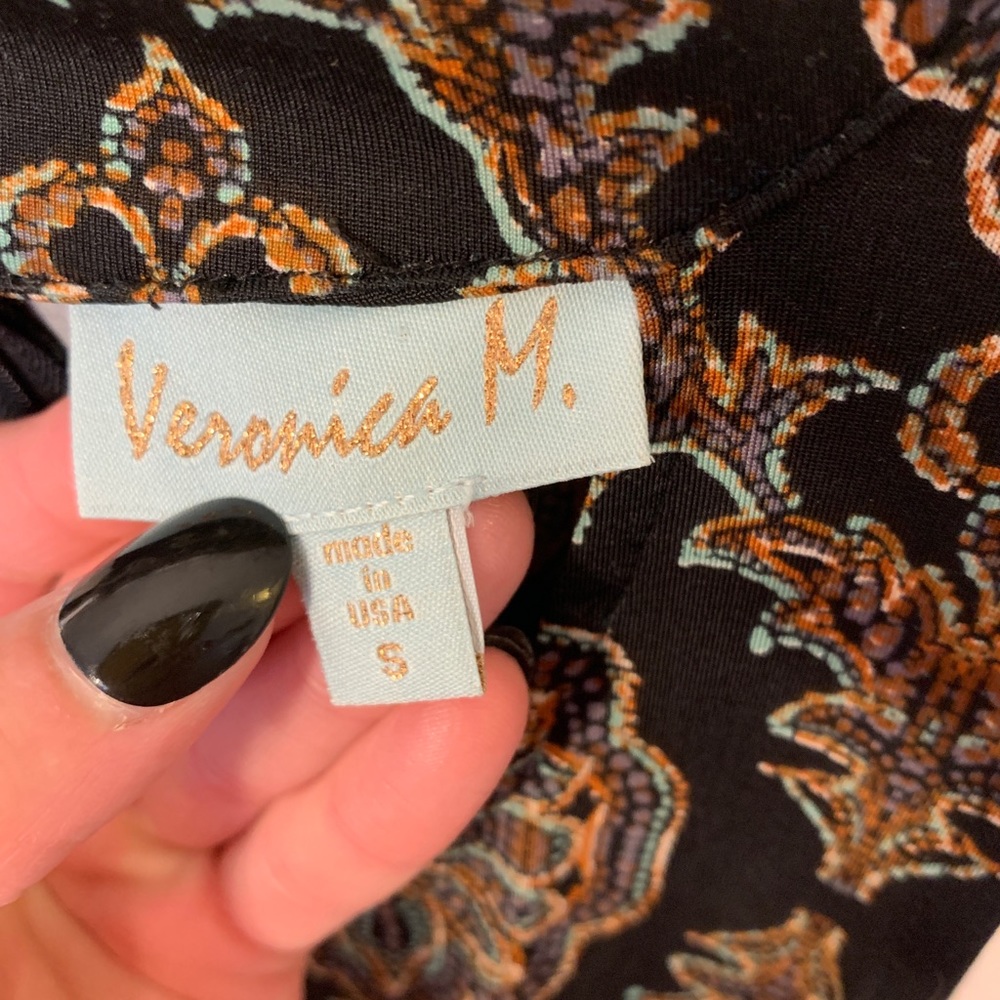 Veronica M patterned dress with cutout - Picture 5 of 8